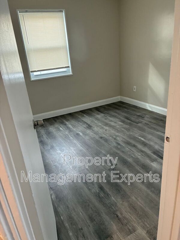 Photo - 1841 N Dinwiddie St House