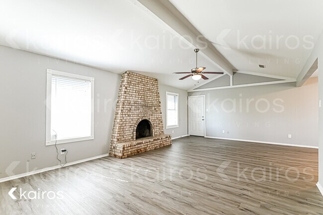 Foto del edificio - 168 Creekview Drive E.