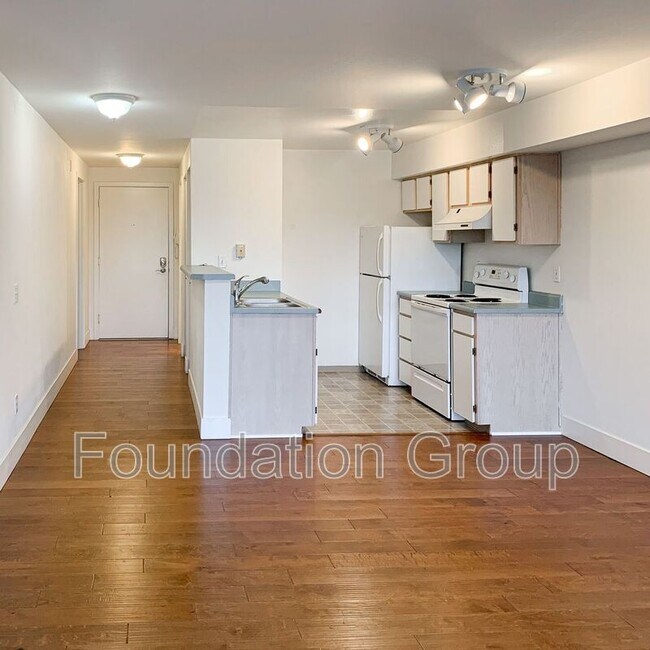 Foto del edificio - 9400 Roosevelt Way NE