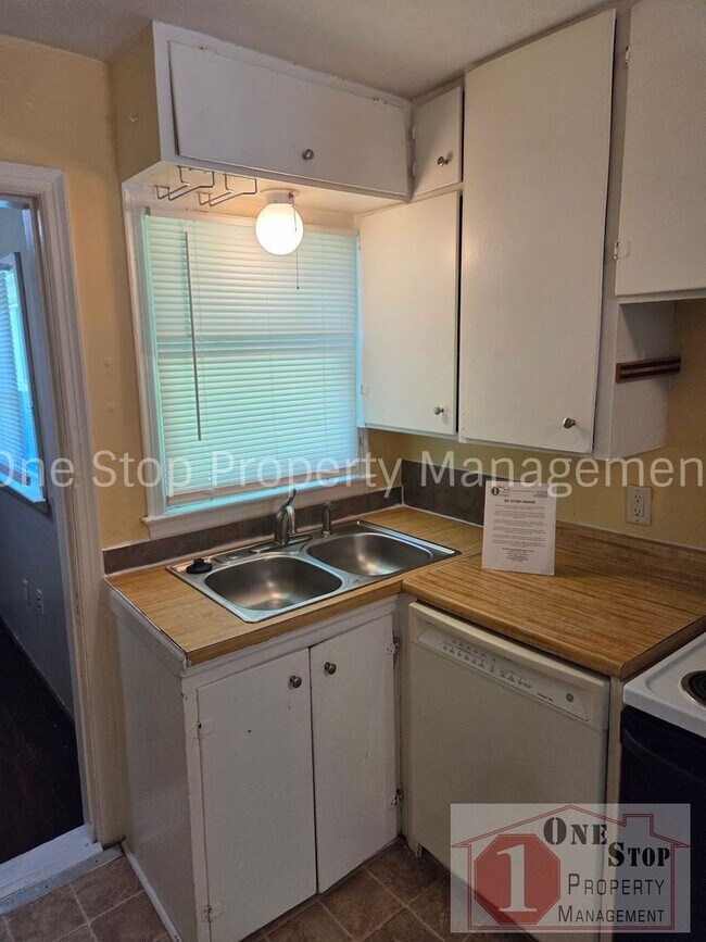 Foto del edificio - Beautiful 1 Bedroom 1 Bathroom Home in Raytown!