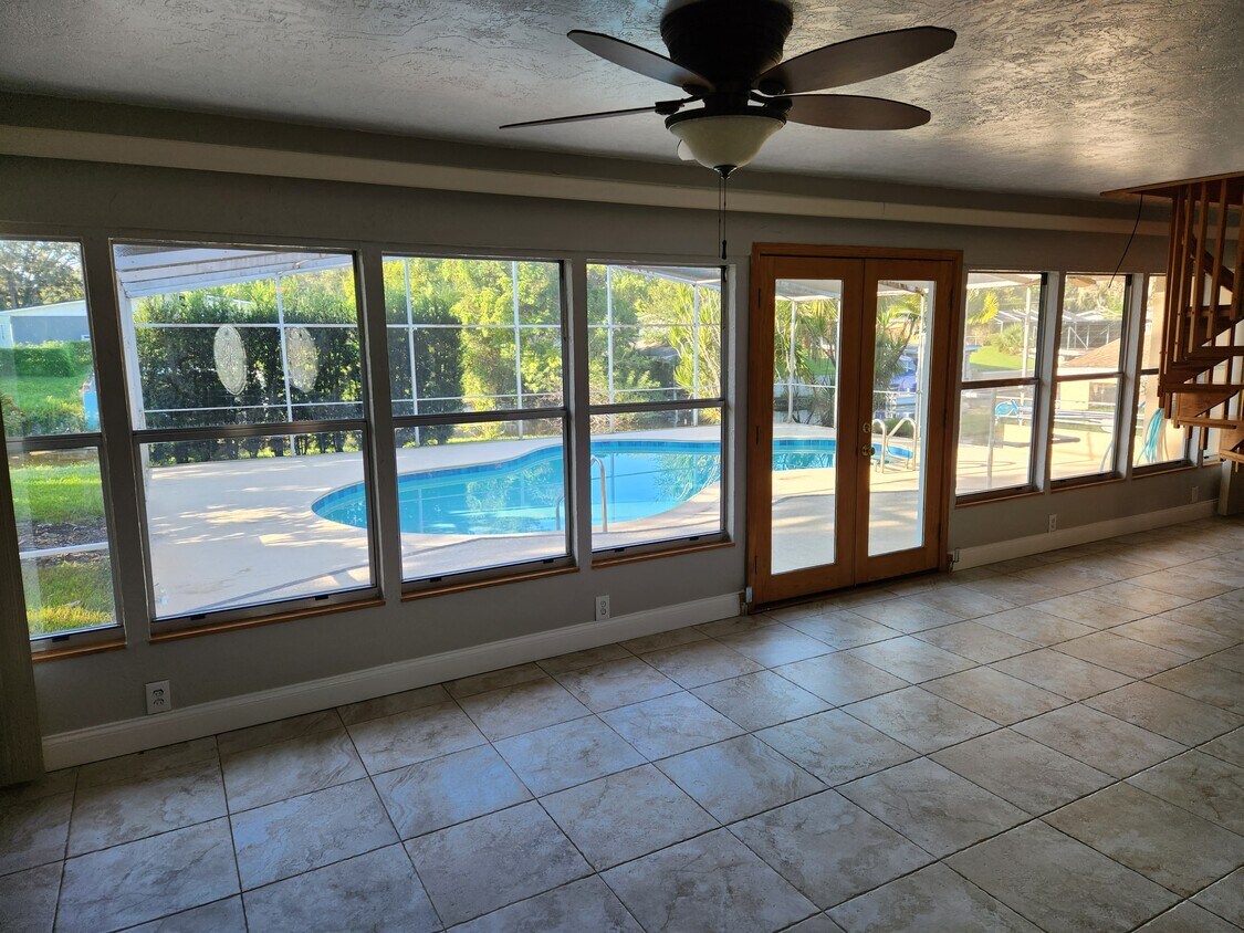 Primary Photo - 1627 Canal Ct