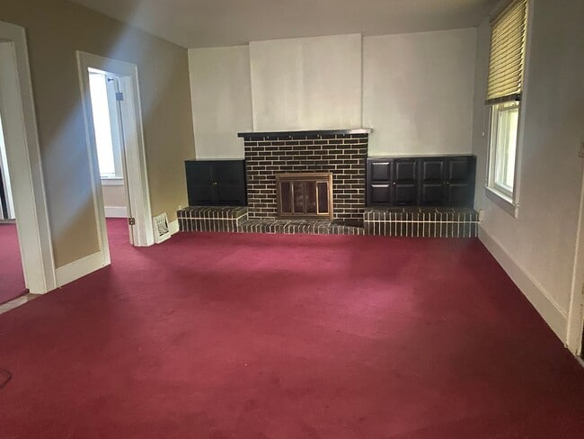 Building Photo - 620 E Delmar St