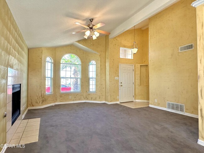 Building Photo - 12374 Paseo Lindo Dr