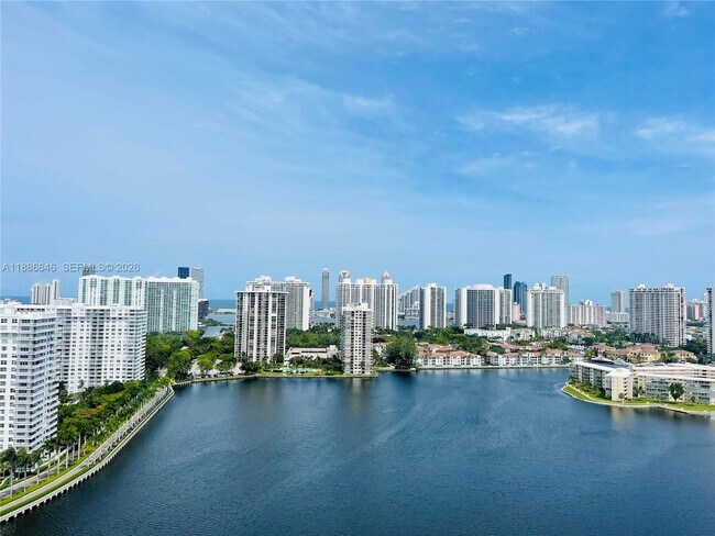 Foto del edificio - 2750 NE 183rd St