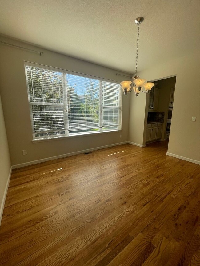 Foto del edificio - Sprawling Two-Story Home w/ Yard Maintenance Included