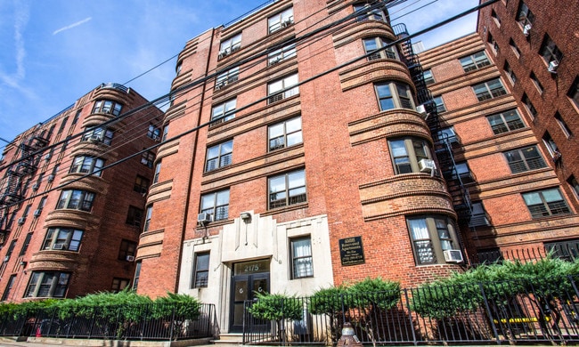Foto del edificio - 2101 Cedar Ave