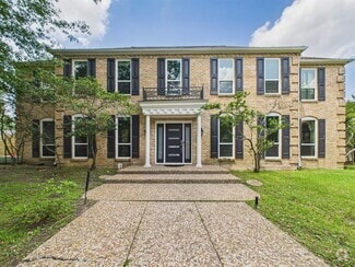 Building Photo - 702 Daria Ct