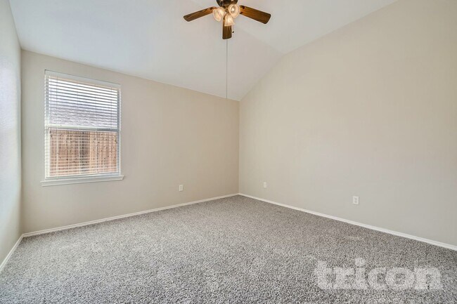 Foto del edificio - 13129 Padre Ave