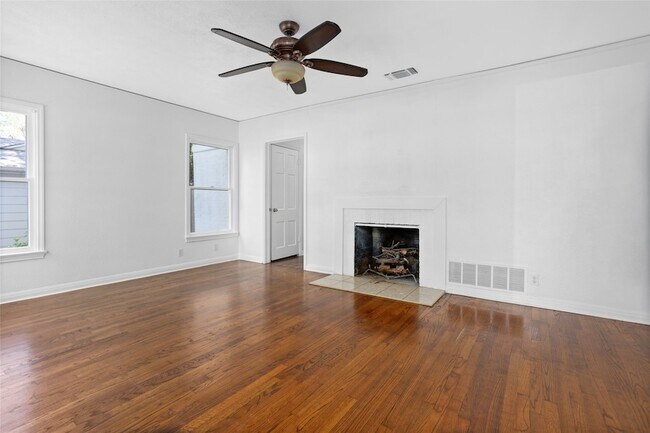 Foto del edificio - 6417 Darwood Ave