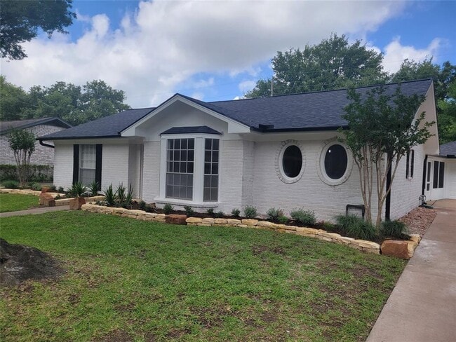 Building Photo - 1409 Drexel Dr