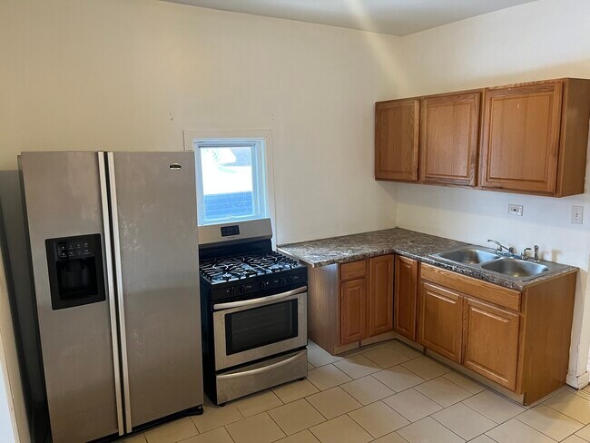 Building Photo - 414 W Englewood Ave