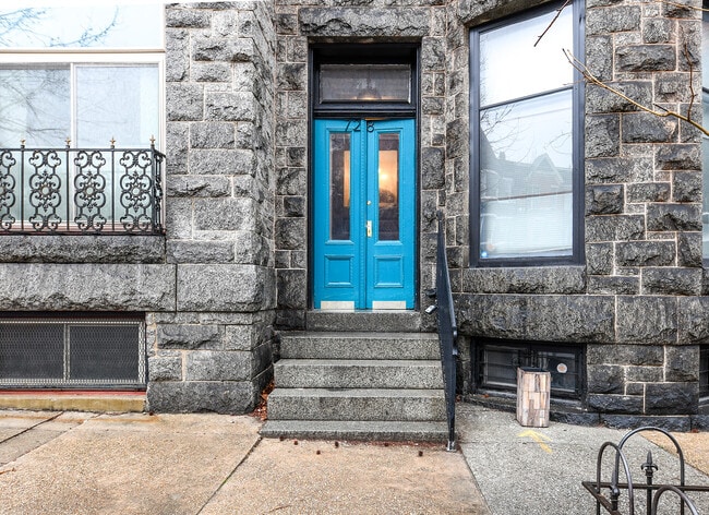 Building Photo - 728 Reservoir St