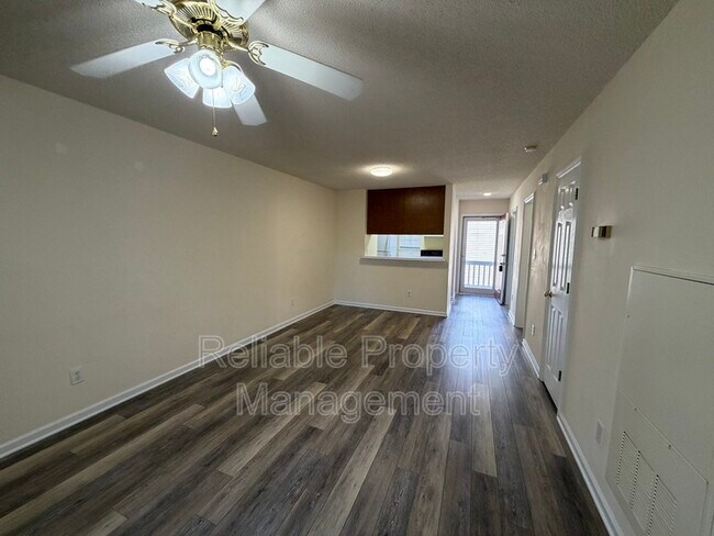 Foto del edificio - 335 S Moore St