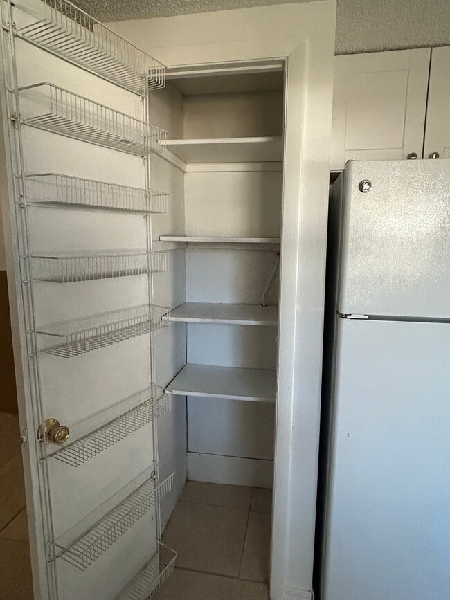 Building Photo - 10415 Alma St