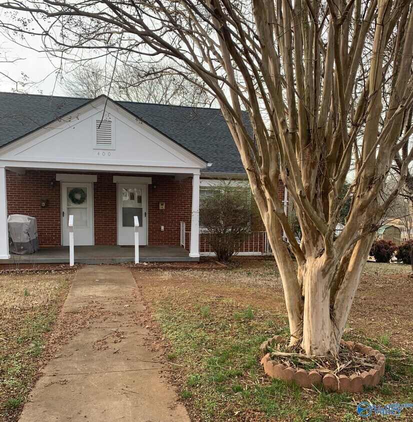 400 Hoffman St Unit A, Athens, AL 35611 Room for Rent in Athens, AL