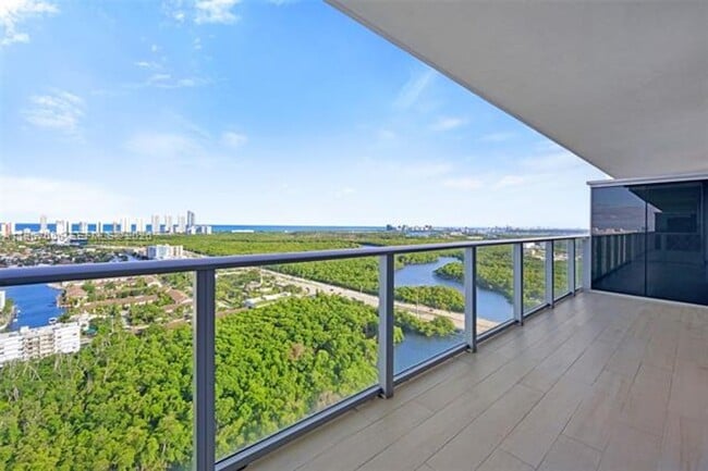 Photo - 16385 Biscayne Blvd Apartment
