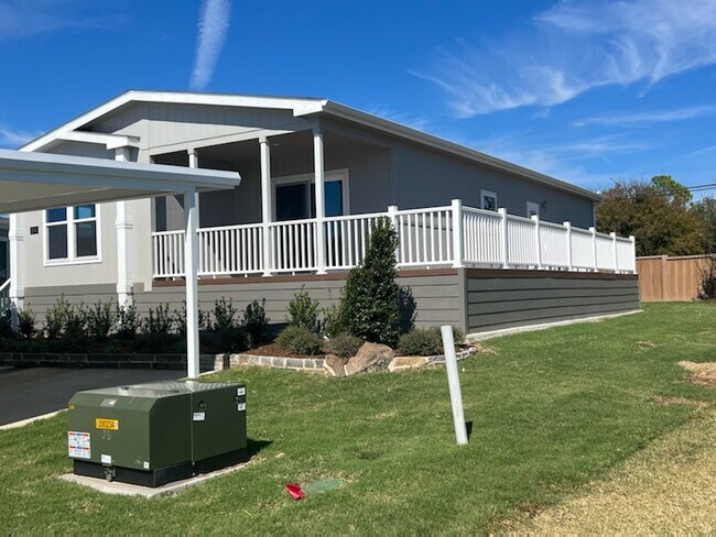 Foto del edificio - 305 Diamond Dr