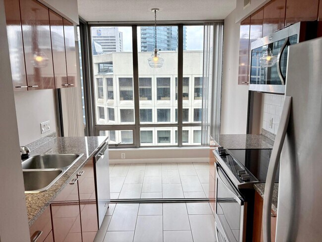 Photo du bâtiment - 1200-1288 W Georgia St
