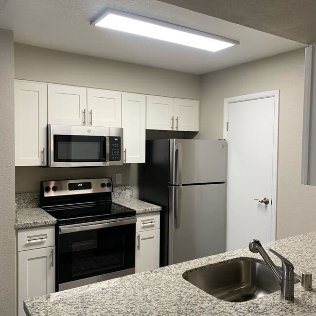 1HAB, 1BA Reno-748 ft² Cocina - Village of Santo Domingo