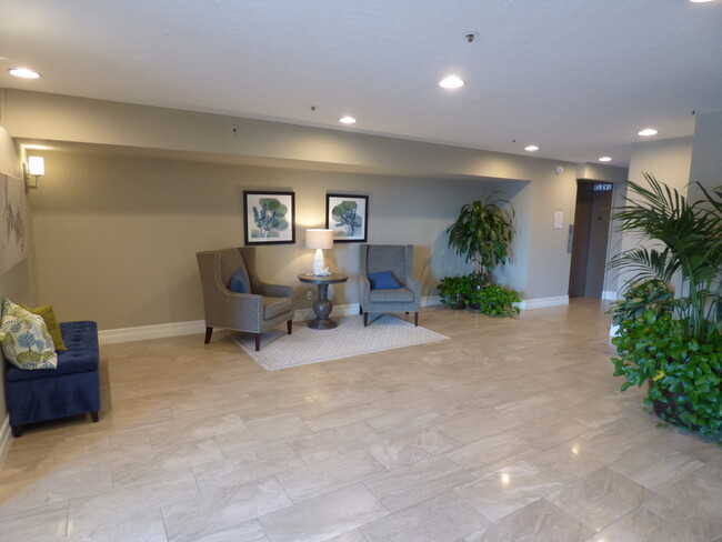 Building Photo - Spacious 2 Bedroom 2 Bath Condo in Bankers...