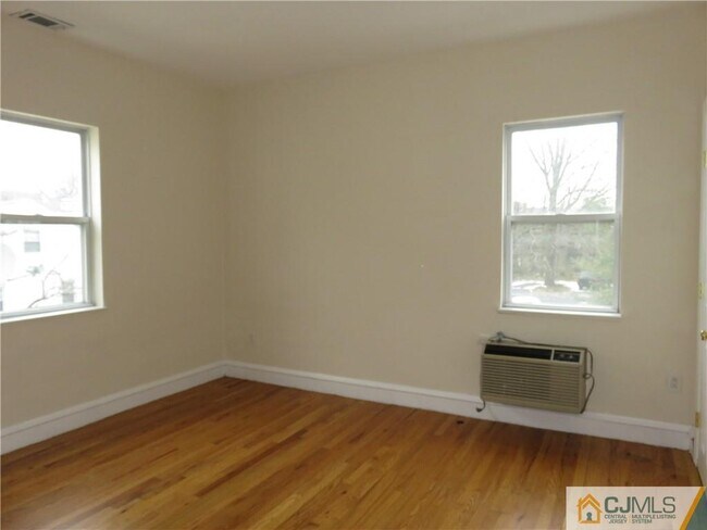 Building Photo - 17 Elm Ct
