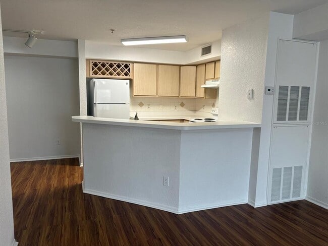 Building Photo - 820 Camargo Way