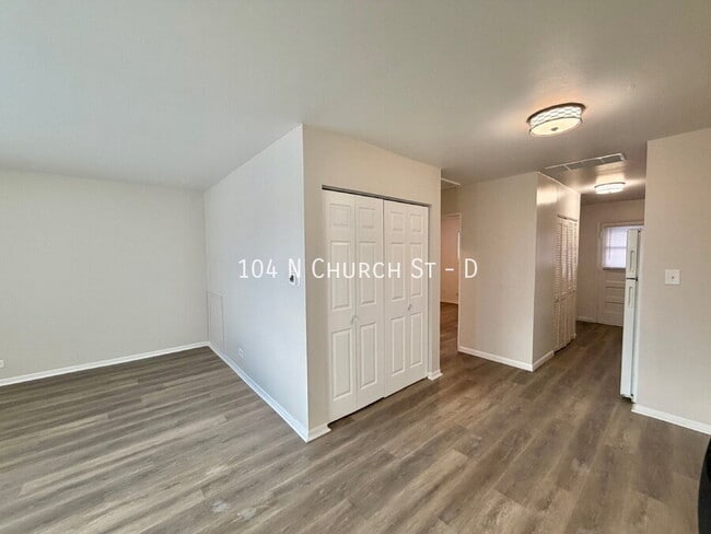 Building Photo - 104 N Church St