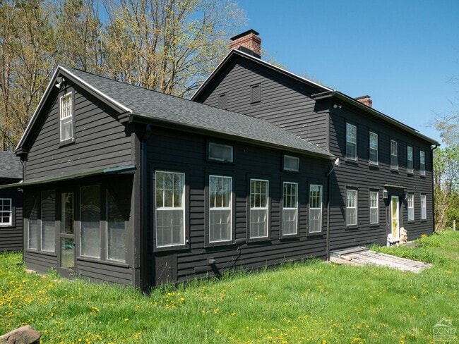 Building Photo - 483 Travis Hill Rd