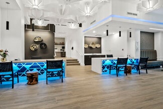Lobby and Business Center - The Palms on Main