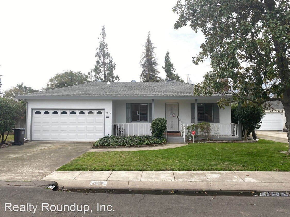 3 br, 1.5 bath House - 1512 Valencia Ave Photo