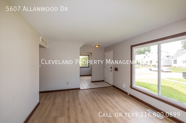 Foto del edificio - 5607 Allanwood Rd