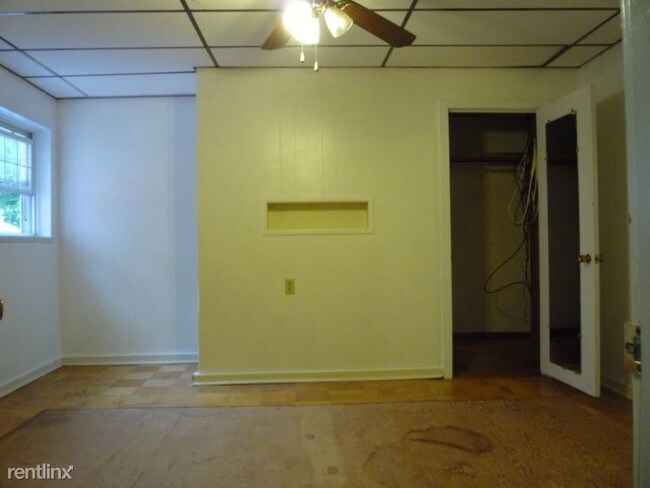 Building Photo - 4 br, 2 bath Apartment - 182 Pius St