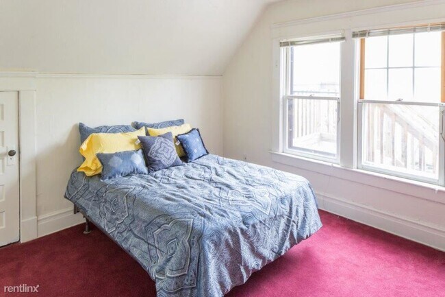 Foto del edificio - 7 br, 3 bath House - 518 Monroe St