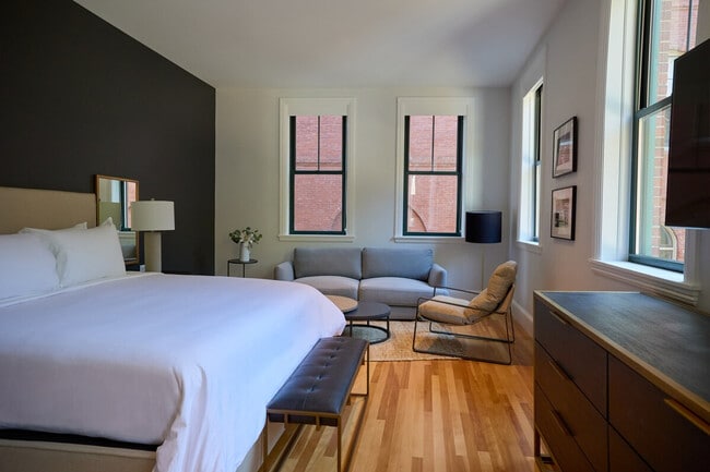 Building Photo - 205 Newbury St