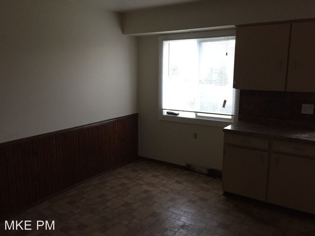 Building Photo - 5649 N 90th St