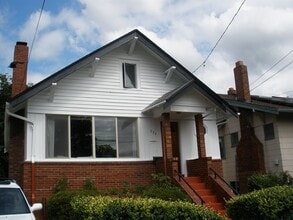 Building Photo - 354 N 83rd St