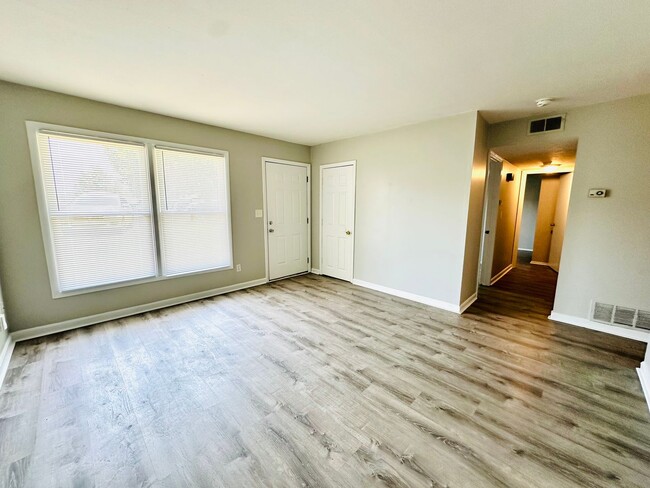 Foto del edificio - Updated three bedroom ranch in Okolona now...