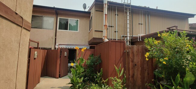 Building Photo - 7300 Lennox Ave