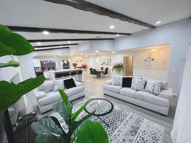 Foto del edificio - 1914 E Spring Valley Rd