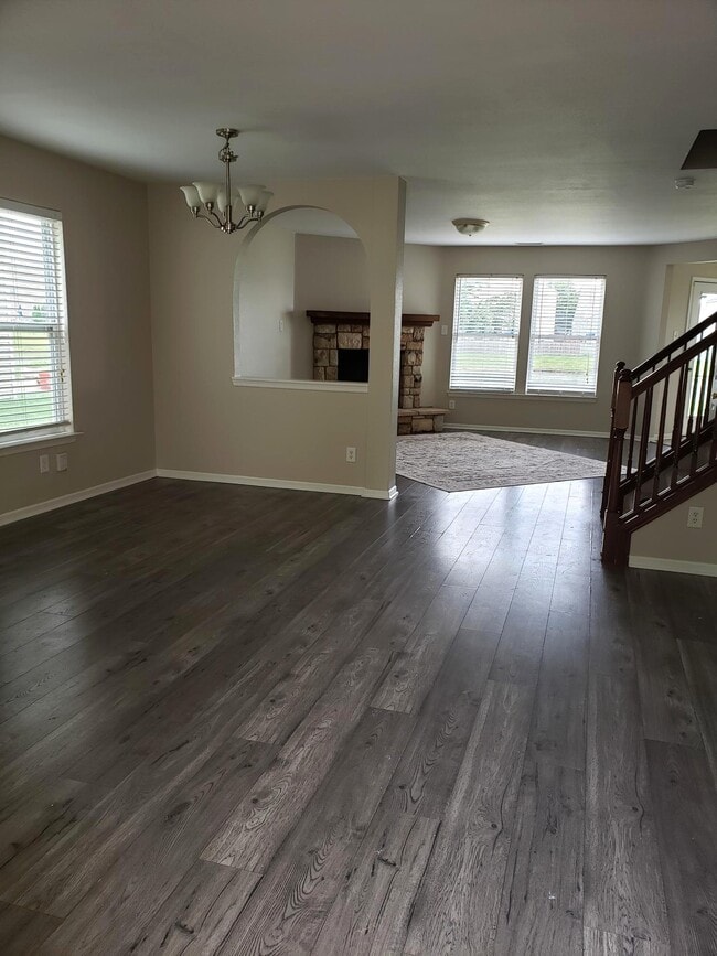 Building Photo - 898 Stonehurst Dr