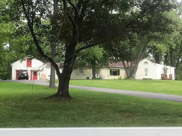 Foto principal - 9710 Falls Rd