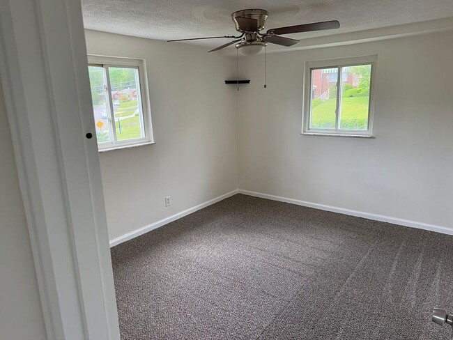 Building Photo - 3548 Brinway Dr