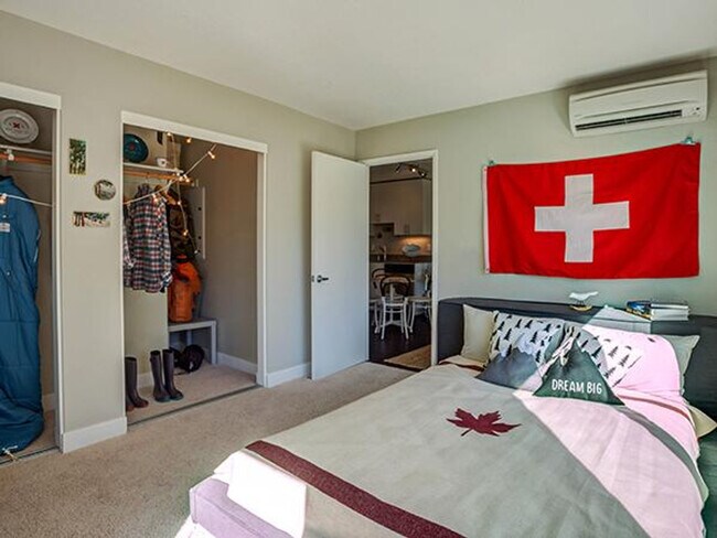 Building Photo - 655 S Fair Oaks Ave