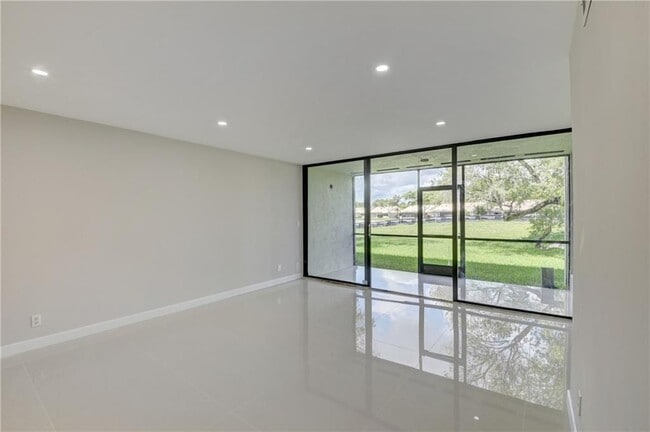 Foto del edificio - 6417 La Costa Dr