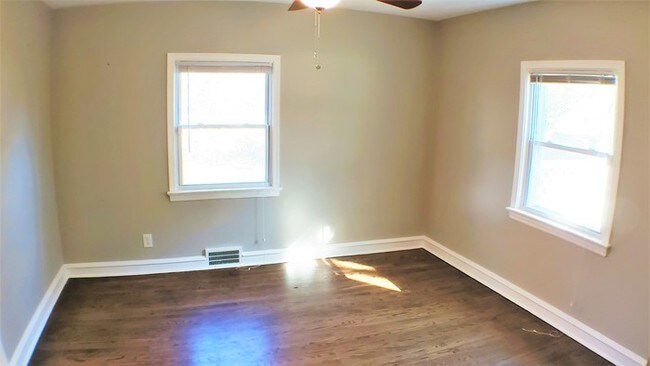Building Photo - Large 4-bedroom house in Pennsauken!