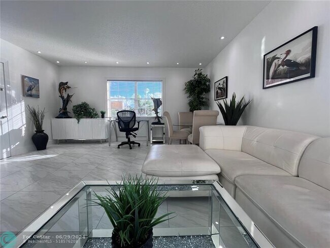 Foto del edificio - 601 SE 5th Ct