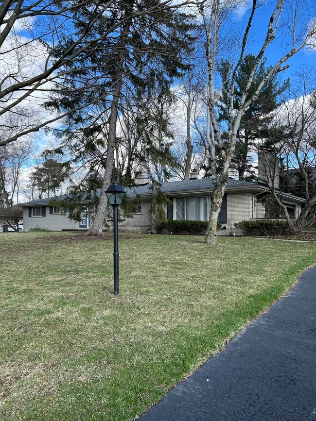 Building Photo - 851 Helston Rd