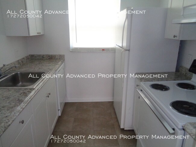 Building Photo - 1428 Spring Ln