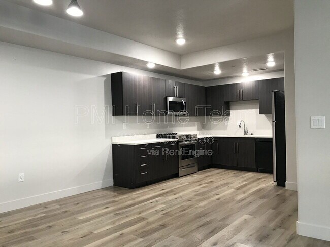 Foto del edificio - 2874 Kiesel Ave