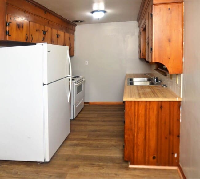 Building Photo - 3 BR Home in Madison Heights Available Imm...